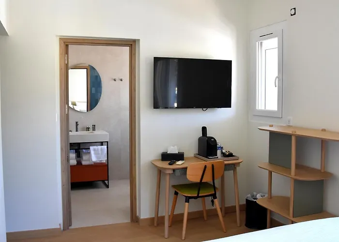 מלון Restaurant Le Kalliste 3*